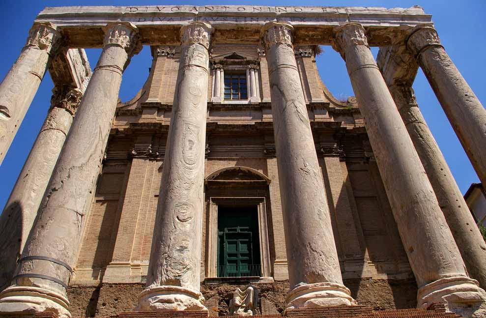 antonino y faustina foro romano